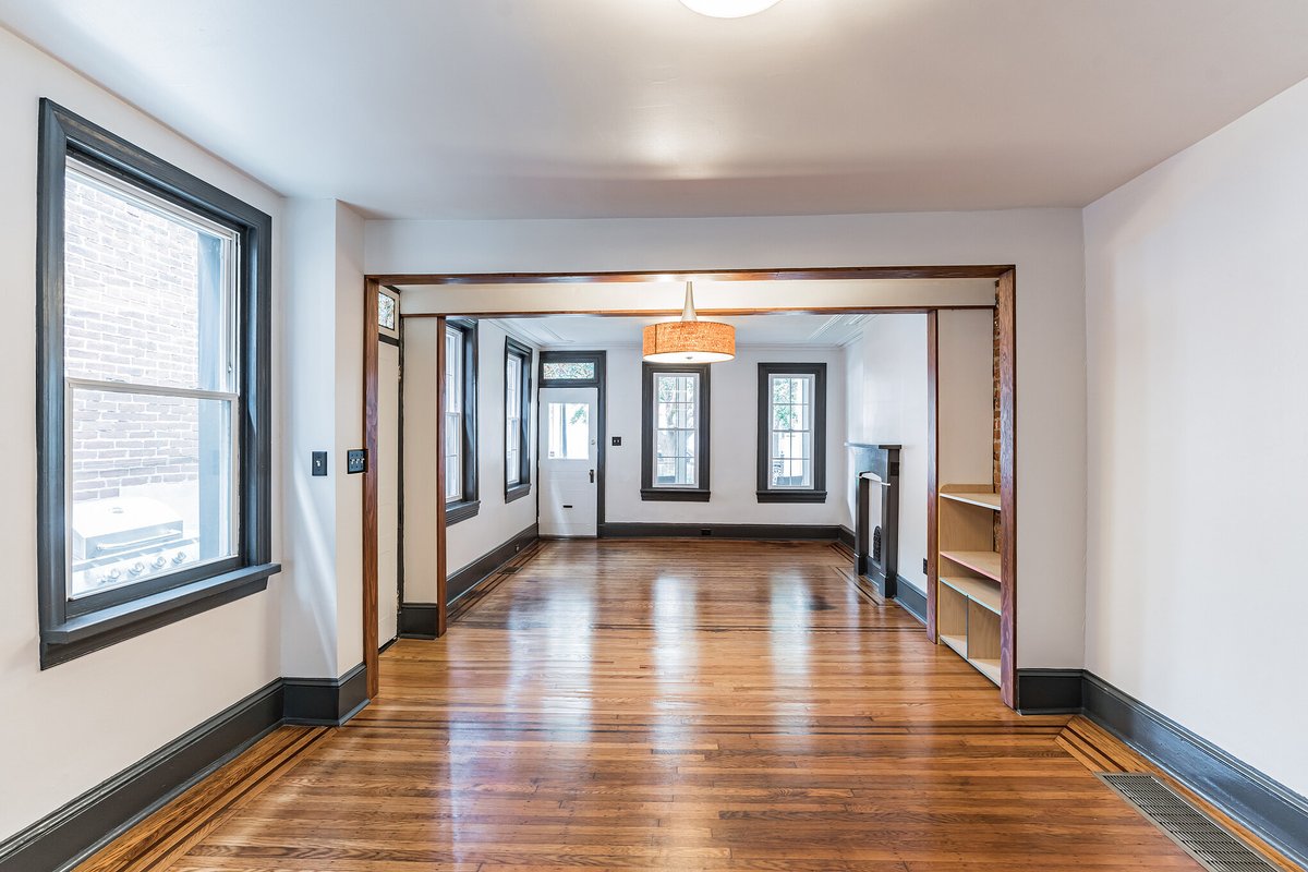 SoloRealEstate's tweet photo. #NEWLISTING: 2225 Amber St is a large 2-story home w/ 3 bedrooms plus an extra studio on the 2nd Floor, a great-sized backyard, a front yard with a porch, and a big kitchen w/ tons of light. $385k https://t.co/sE92IX5AVp #lovewhereyoulive #eastkensington #homeforsale #phillyhomes https://t.co/gFCSp1HvOU