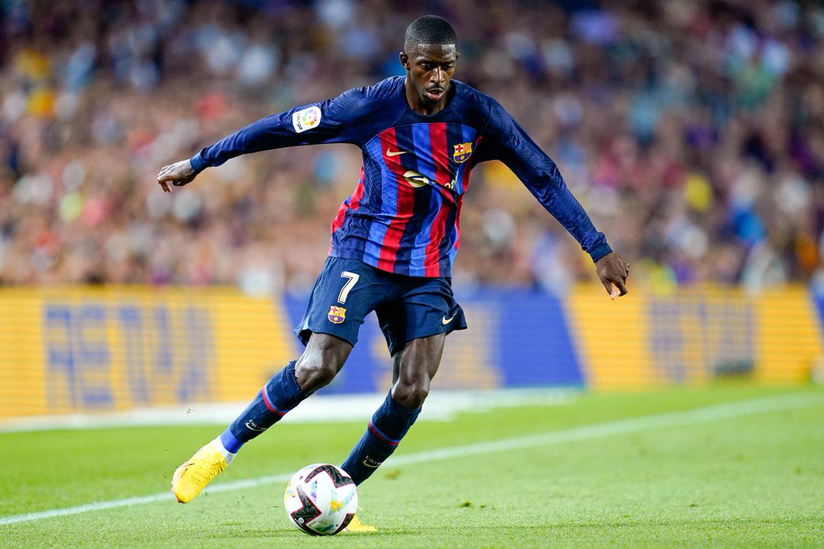 _BeFootball's tweet photo. Si on peut donner un conseil aux latéraux du Barca et du Bayern : ayez les reins solides. https://t.co/klII56F4tQ