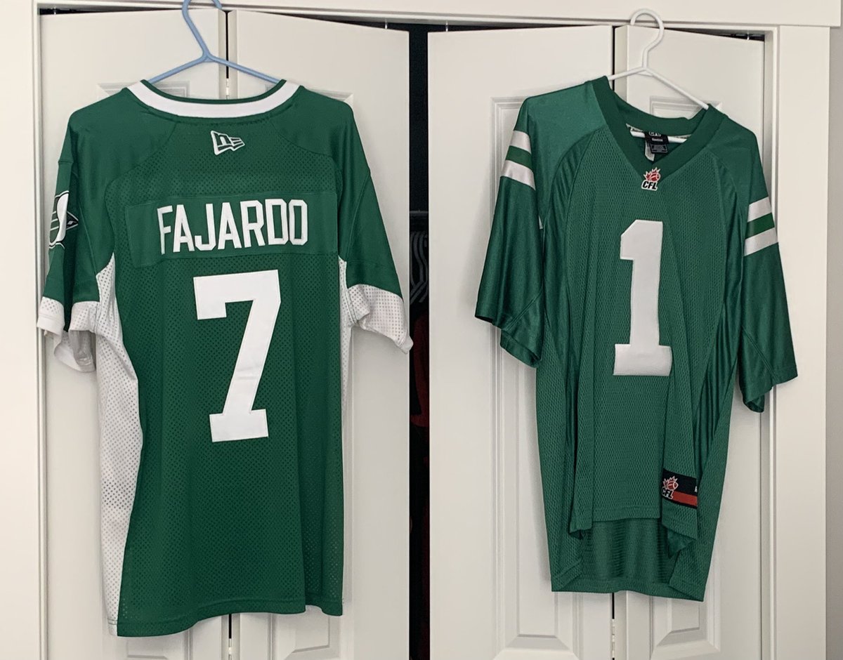 KRAZYRIDERFAN's tweet photo. Left Sask Sunday to hang out in Victoria all week with @Ridergirl71 @LesleySick …catching the @BCFerries tomorrow to head to the @sskroughriders game! Excited to watch @CodyFajardo17 @shaq_evans1 in action! #CFL #Riders #NeedMyJerseySigned 💚🏈 https://t.co/rCcrl0XO3P