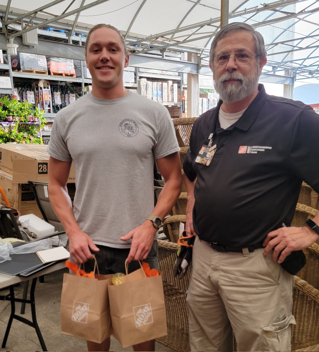 Dona Redman (@redmandona) on Twitter photo Our assembler was surprised to get gifts from the store and met today!
#assemblerappreciationweek
@FernandoStgo08 <a href="/WebbfWebb/">frank webb</a> @msuero2631 Our assembler was surprised to get gifts from the store and met today!
#assemblerappreciationweek
@FernandoStgo08 <a href="/WebbfWebb/">frank webb</a> @msuero2631