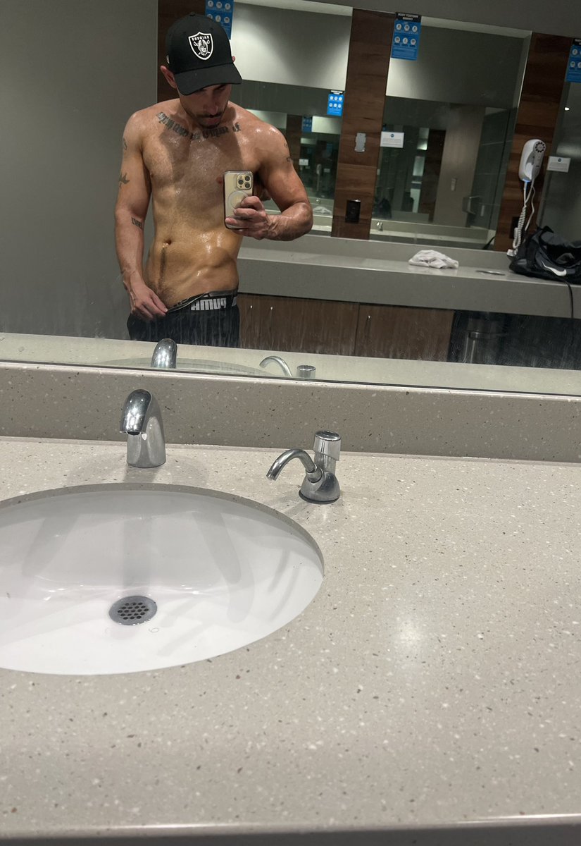 KingKio on Twitter: "Should I Grow out my beard