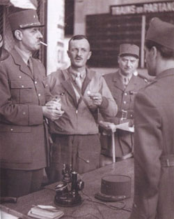 Vukuzman's tweet image. 🇨🇵 25 août 1944, après 4 années d'occupation par l'#Allemagne, #Paris est libérée par la #2èmeDB du général #Leclerc, par le peuple de Paris et les #FFI menés par #RolTanguy (#PCF).

Honorons leur mémoire et n'oublions jamais le prix de l'indépendance de la #France 🇨🇵