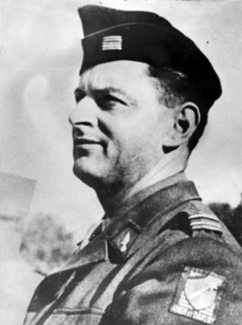 Vukuzman's tweet image. 🇨🇵 25 août 1944, après 4 années d'occupation par l'#Allemagne, #Paris est libérée par la #2èmeDB du général #Leclerc, par le peuple de Paris et les #FFI menés par #RolTanguy (#PCF).

Honorons leur mémoire et n'oublions jamais le prix de l'indépendance de la #France 🇨🇵