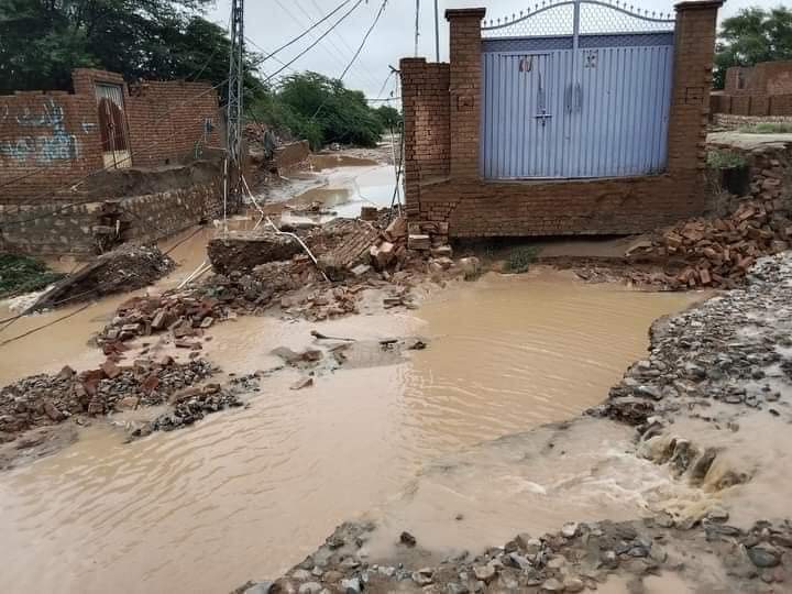 ah7323491's tweet photo. Poor souls in trouble.. Flood afcties needs Govt and media atension for rehab
#Savewasaib 
#RajanPurNeedsAttention 
#TaunsaNeedsAttention https://t.co/rm5g8dFsM2