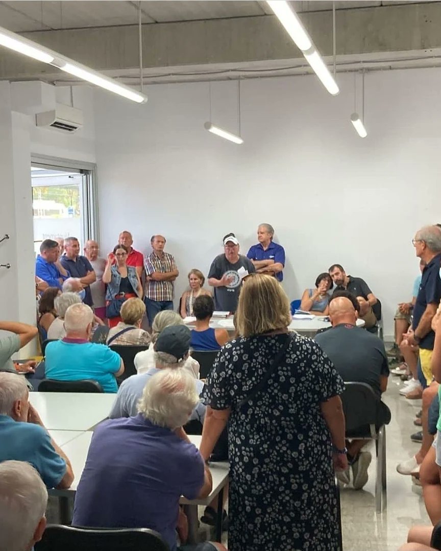baixpoblesvm's tweet photo. Ahir ens vam reunir en Assemblea extraordinària més de 100 veïns i veïnes. Estem molt contents per l’èxit que va tenir la convocatòria i volem agrair a tots els assistents el seu interès.
Aquesta nova associació vol representar a tot el Baix Poble. 
https://t.co/JfrRSA66lK https://t.co/yKDoYwE8PK
