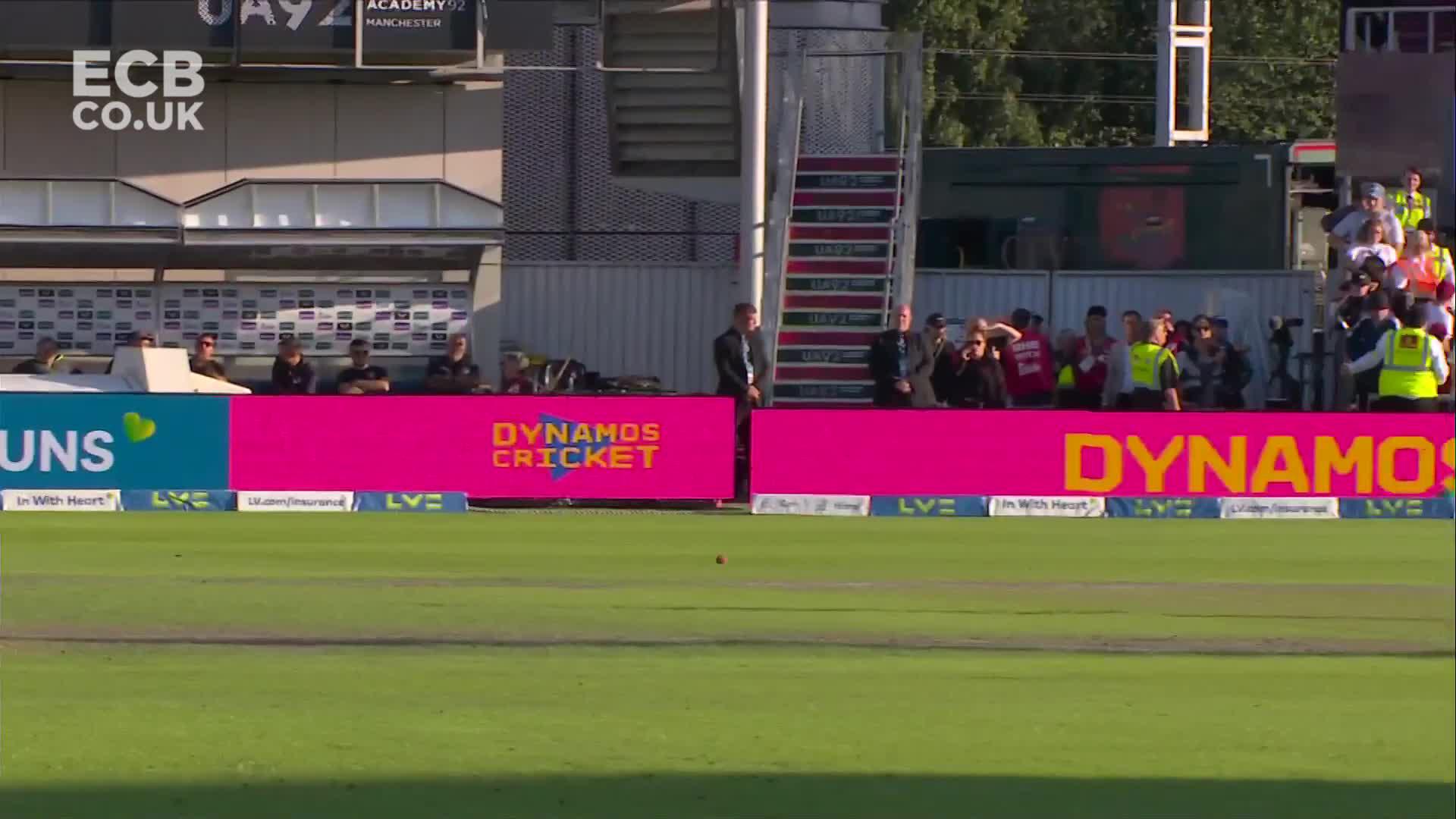 england-cricket-on-twitter-an-eventful-day-in-manchester-zak-jonny