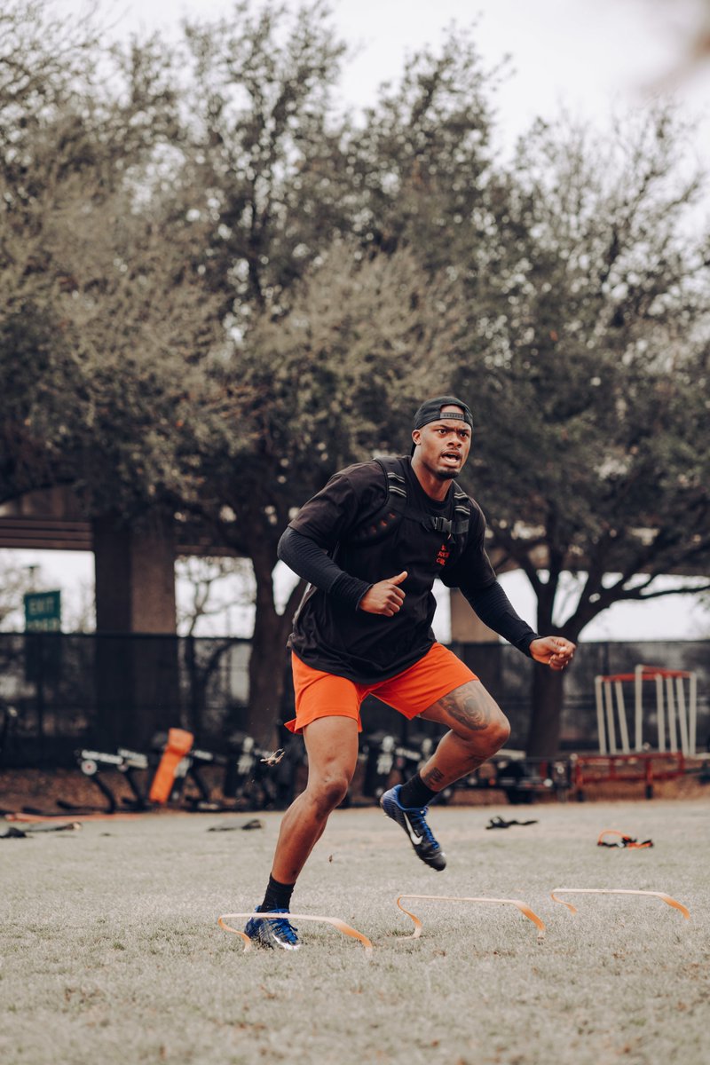 sequencecco's tweet photo. “Instead of freaking out about these constraints, embrace them. Let them guide you. Constraints drive innovation and force focus. Instead of trying to remove them, use them to your advantage.” -37 Signals 
https://t.co/gcL8tlNZbg
#topofthemorning #krsmediaco #austin #workout #NFL https://t.co/w2aDobdpCD