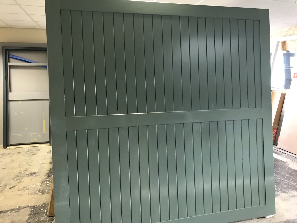 Accoya garage doors finished with @teknos_group <a href="/TeknosGBI/">Teknos GBI</a> aquatop2600 . Really good stuff 👍