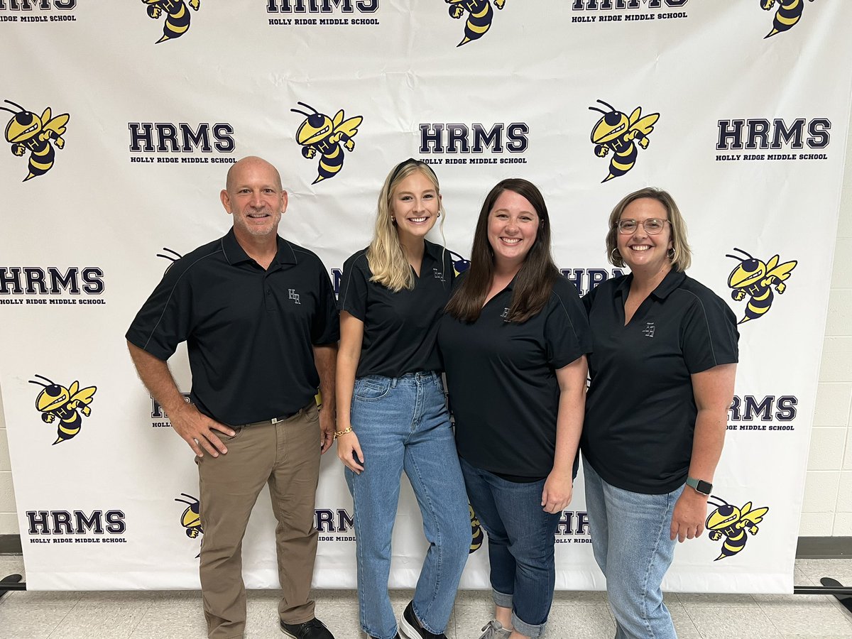 HollyRidgeMS's tweet photo. Welcoming back our wonderful 8th grade team. #VisionofChange https://t.co/bqkWYsfiJm