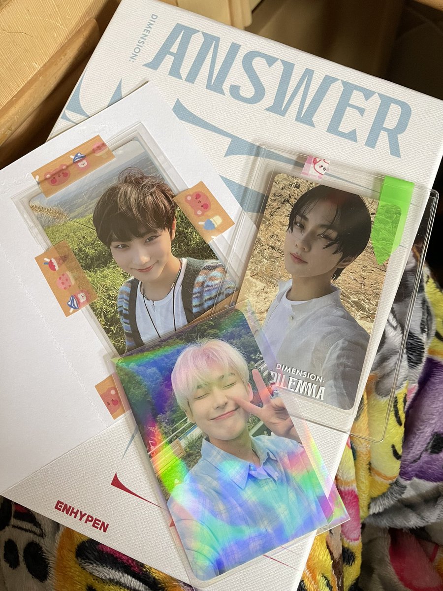 hcglxy's tweet photo. feedback super positivo pra @kookteru que me vendeu esse álbum lindo + esses cards do gatinhoo!! além de ser uma querida, ela foi super transparente durante a venda e processo de embalagem! tudo chegou super bem embalado e em perfeito estado, muito obrigadaaa <3 https://t.co/rk4jT6cStl