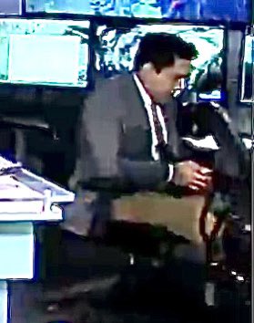 erick_ferris's tweet photo. 🌤 #ThrowbackThursday! Two @EWScrippsCo meteorologists! It’s @wxyzdetroit @MikeTaylorwx & @WMAR2News (then-intern) @cesar_wx! Cesar is digitally enhanced to reveal him changing batteries in the clicker… #InternThings #TBT https://t.co/ffQINUFl3a