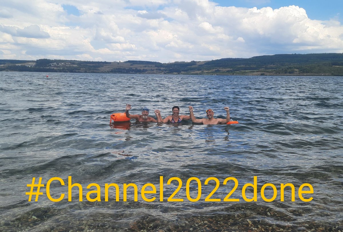 seniortour2000's tweet photo. To budou spoluplavci koukat,od 12.srp teprve premiéra😁.Poslední 3 fotky z mobilu krátce před jeho utopením.Dal jsem dnes starou paměťovku do nového mobilu a tam zachyceny poslední okamžiky soustředění La Mancha týmu před #PosledniMile #Channel2022 #challenge #CrewLaMancha 🏊👍😁 https://t.co/ijX7Gqieii