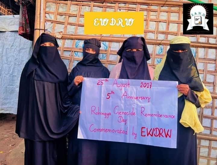 AlomShaker's tweet photo. #Rohingya
 #Genocide_Rememberance_Day #25th_August_2017
#5th_anniversary

Never Again Rohingya's #Genocide,
We want our #home, We want equal #rights. We are #Arakanese, We are Rohingya.

#wewantjustice 
#nomorerefugeelife 
#goingbackhome 
#hopeisHome
📸__ Original uploader https://t.co/k9N6Oy8ins