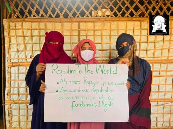 AlomShaker's tweet photo. #Rohingya
 #Genocide_Rememberance_Day #25th_August_2017
#5th_anniversary

Never Again Rohingya's #Genocide,
We want our #home, We want equal #rights. We are #Arakanese, We are Rohingya.

#wewantjustice 
#nomorerefugeelife 
#goingbackhome 
#hopeisHome
📸__ Original uploader https://t.co/k9N6Oy8ins