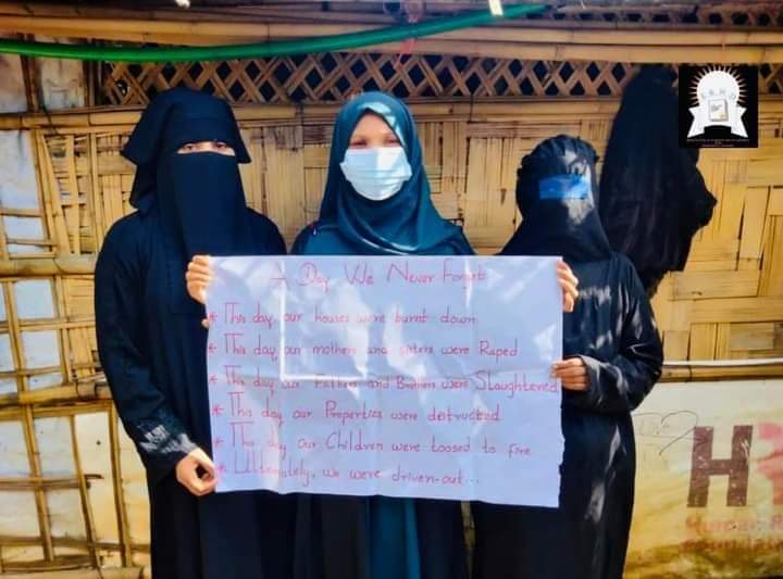 AlomShaker's tweet photo. #Rohingya
 #Genocide_Rememberance_Day #25th_August_2017
#5th_anniversary

Never Again Rohingya's #Genocide,
We want our #home, We want equal #rights. We are #Arakanese, We are Rohingya.

#wewantjustice 
#nomorerefugeelife 
#goingbackhome 
#hopeisHome
📸__ Original uploader https://t.co/k9N6Oy8ins