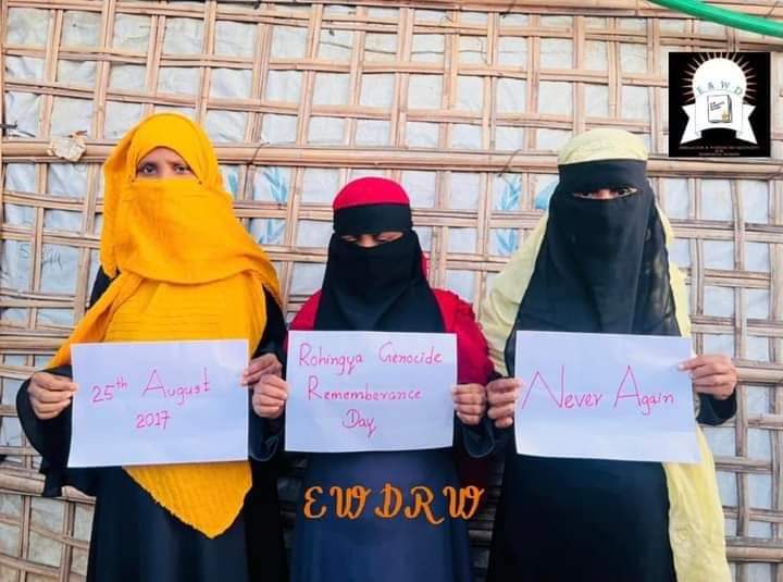 AlomShaker's tweet photo. #Rohingya
 #Genocide_Rememberance_Day #25th_August_2017
#5th_anniversary

Never Again Rohingya's #Genocide,
We want our #home, We want equal #rights. We are #Arakanese, We are Rohingya.

#wewantjustice 
#nomorerefugeelife 
#goingbackhome 
#hopeisHome
📸__ Original uploader https://t.co/k9N6Oy8ins