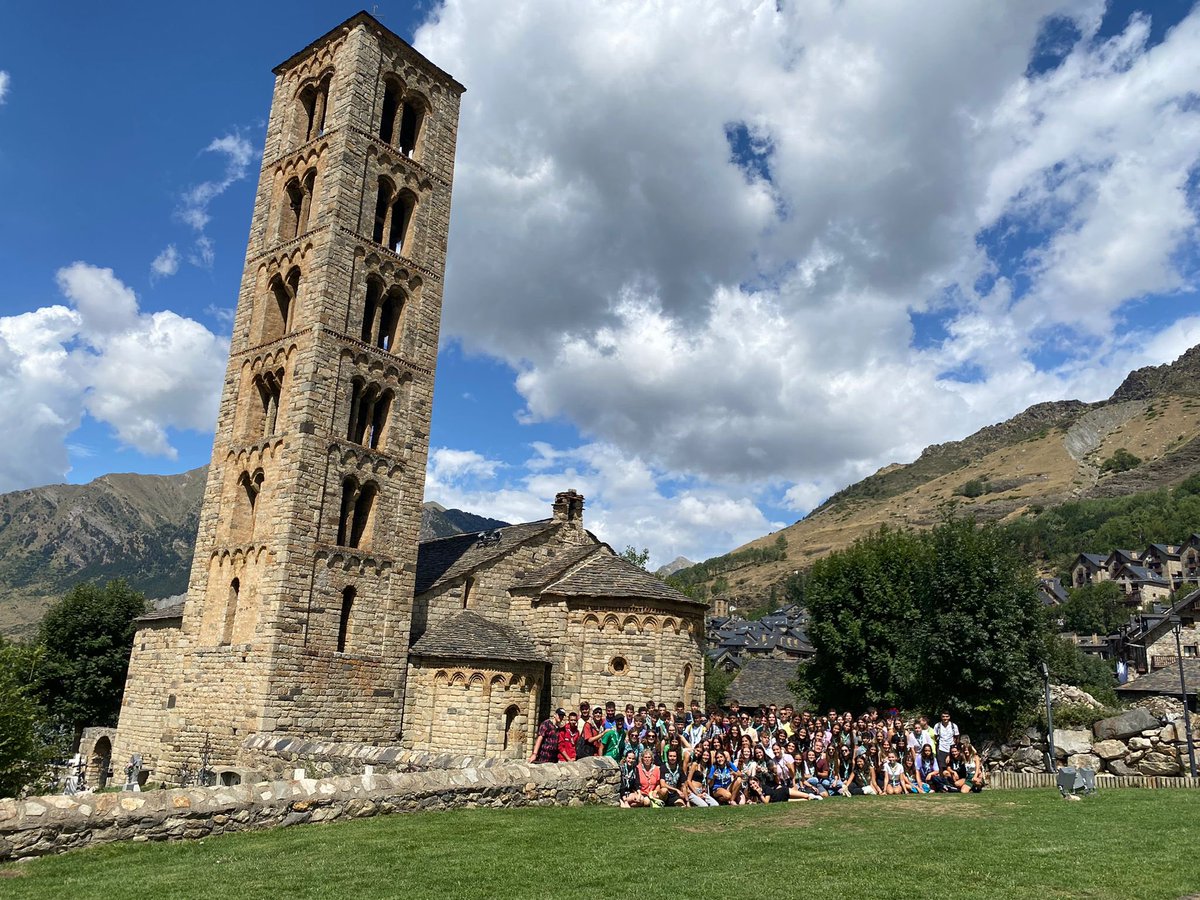 colborreda's tweet photo. 🏛️ Els #Camells visitem avui el conjunt romànic de Sant Climent de Taüll, Sant Joan de Boí i Santa Maria de Taüll, declarats Patrimoni Mundial per part de la UNESCO.

#Camells22 #PallarsSobirà #ColBorredà #estiu https://t.co/SOAFfi60Ys