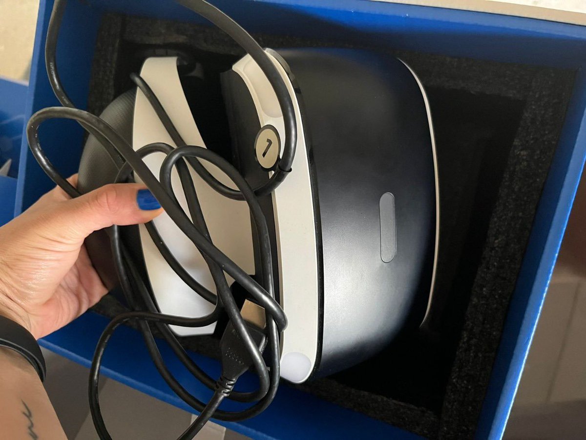 Mayraive11's tweet photo. Realidad Virtual PS4 #PS4 #VRPS4 sin defectos, en su caja original y con todos sus accesorios. Está como nuevo y entrego de regalo con audífonos Platinum PS $3200 https://t.co/rESXxykx06