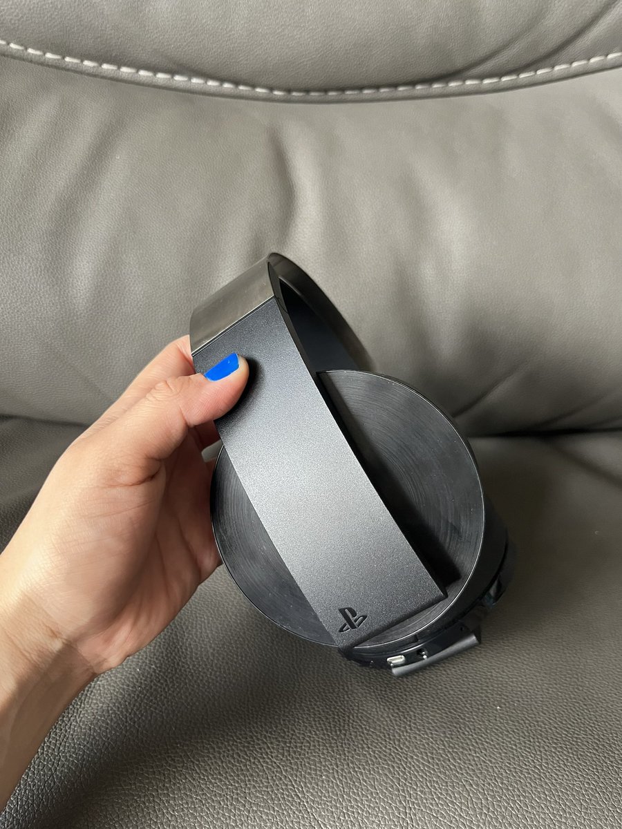 Mayraive11's tweet photo. Realidad Virtual PS4 #PS4 #VRPS4 sin defectos, en su caja original y con todos sus accesorios. Está como nuevo y entrego de regalo con audífonos Platinum PS $3200 https://t.co/rESXxykx06