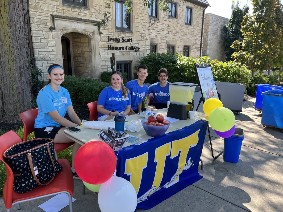 HeidiMAppel's tweet photo. Move-in Day! #UThonors #Honorsismyjam22 https://t.co/p3IyePrwJY