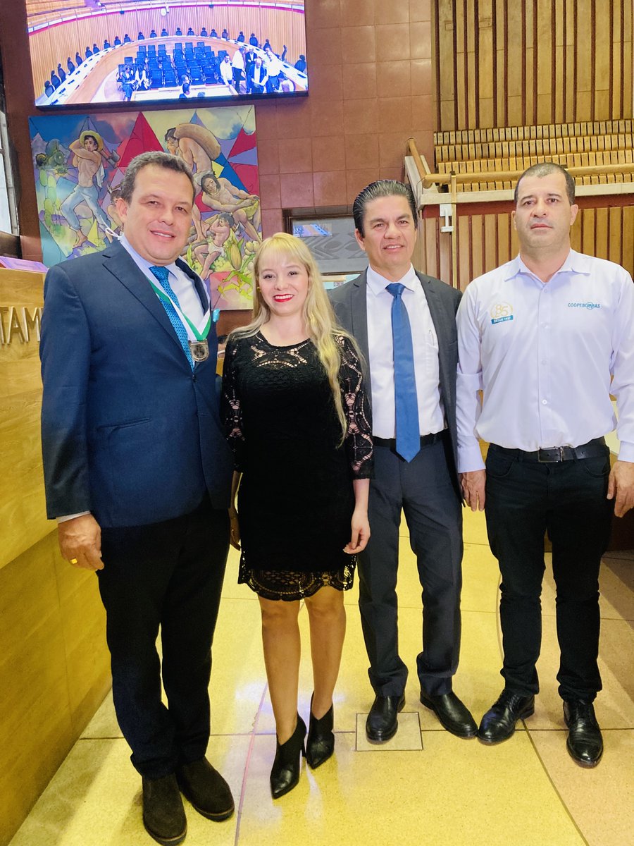 gerenciadesi's tweet photo. #tbt Condecoración Orden al Mérito Cívico y Empresarial Mariscal Jorge Robledo grado Oro dado por la Asamblea Departamental a la empresa y Cooperativa Tax Coopebombas. 
💎#Gerenciadesímismo​💎
#Facilitadora​ #Psicóloga​ #Magíster​ 
#Psicología #LeidyCañasTorres
​
#Consultora https://t.co/0ym19gL0ce