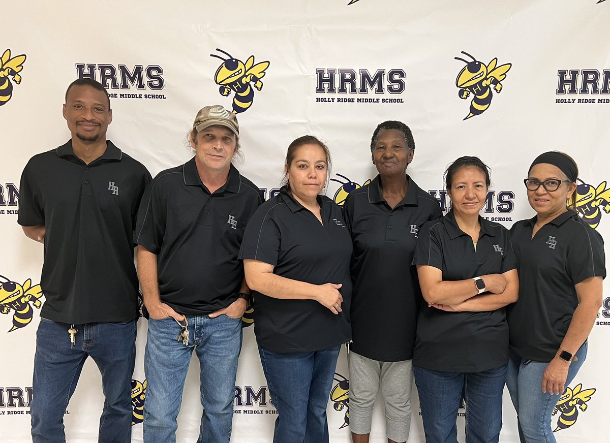 HollyRidgeMS's tweet photo. This custodial staff really takes pride in making our school look great and ready for our staff, students and families. #VisionofChange https://t.co/abhwKZk2Tf