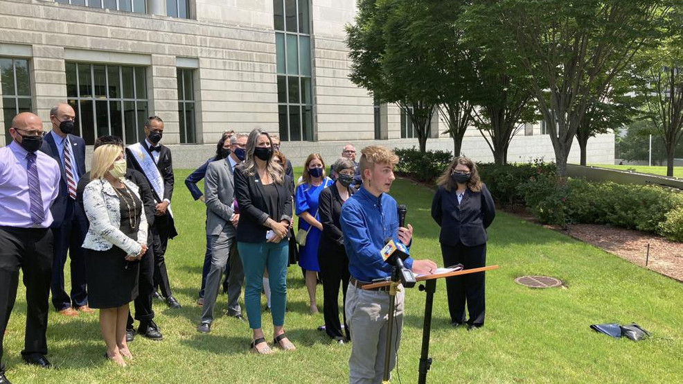 KATVNews's tweet photo. #BREAKING: A federal appeals court on Thursday said #Arkansas can’t enforce its ban on transgender children receiving gender affirming medical care. https://t.co/tNY1f8HmwL | #arnews #arpx https://t.co/vu1Kunp4w2
