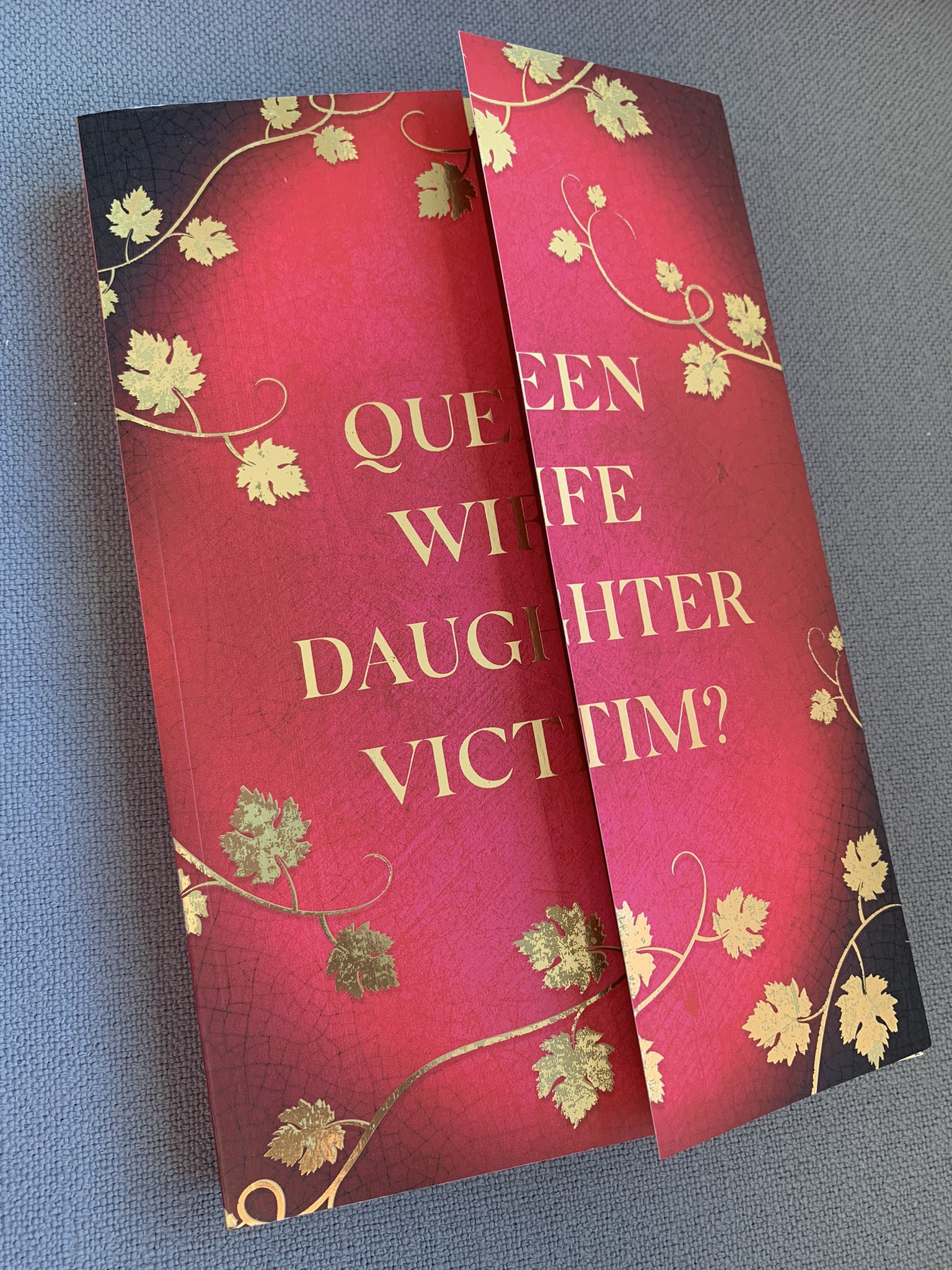 @zoerouth/Book Lovers / Twitter