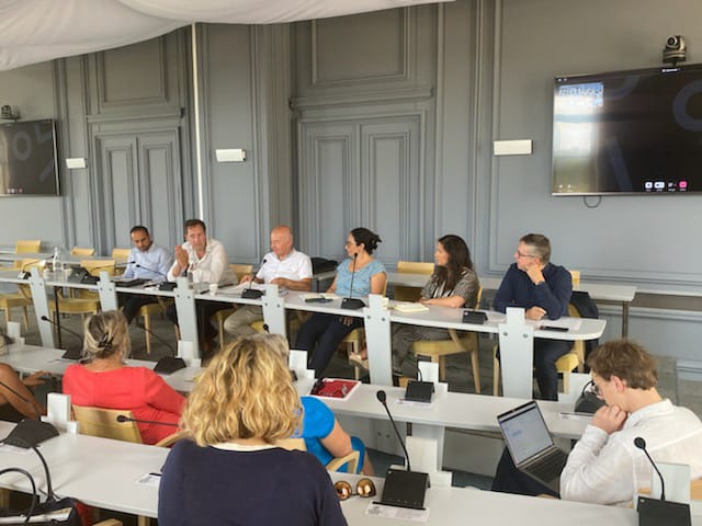 cferrari_38's tweet photo. Je m'exprimais aujourd'hui à Blois lors du séminaire #FNESER @maisondeselus et de sa table-ronde sur le #logement : "Construire autrement, habiter durablement".
L'occasion également de retrouver bon nombre d'élus et d'échanger avec @CaroleDelga, @faureolivier, @MDelafosse. https://t.co/SkelbrBx2e