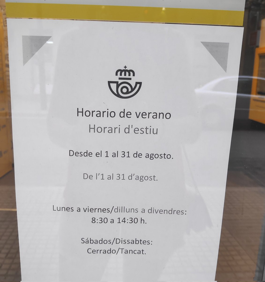 _introvertida_'s tweet image. ¿Cómo es el #CityPaq de @Correos de #Gandía 24 horas si ahora la oficina cierra a mediodía y la puerta está cerrada? 🫤