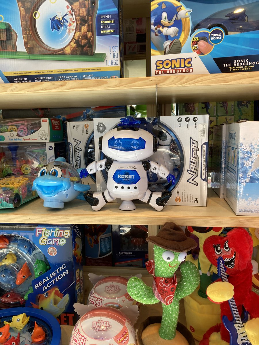 . <a href="/GLucasTalkShow/">GeorgeLucasTalkShow💥</a> Celebrity Sighting at the Americana toy booth: <a href="/judahmaccabot/">Judahmaccabot</a>'s non-practicing, secular twin brother