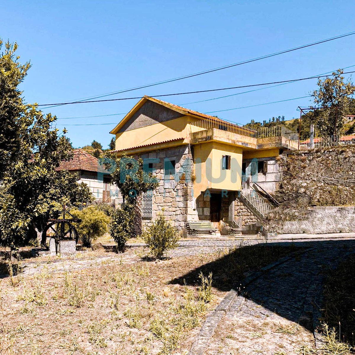 premiumimo22's tweet photo. Quinta com décadas de história, situa-se perto da barragem do Carrapatelo no rio Douro e confronta com a Estrada Nacional 222, conhecida como a "melhor estrada do mundo".
#quintanodouroparavenda #Quinta #douro #compra #investimento #premiumimobiliaria #cinfaes #venda https://t.co/aizBW9xGBx