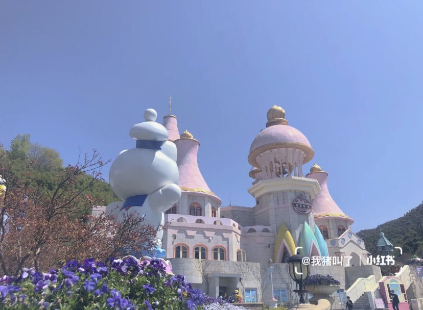 heartzjpg's tweet photo. hello kitty park https://t.co/OjnZxzgDNS