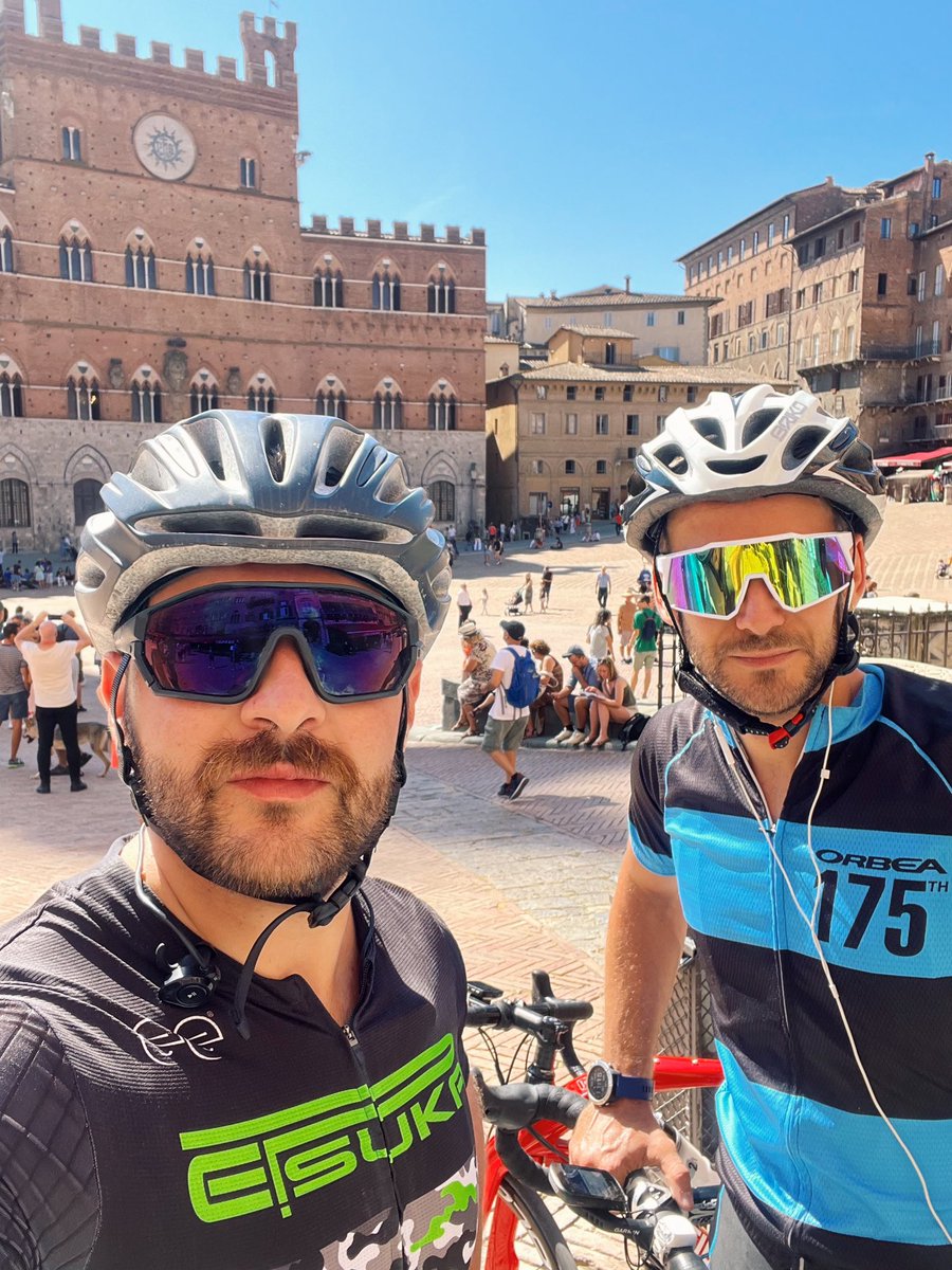 kevinmanfredi's tweet photo. Preparando il GP di San Marino e Riviera di Rimini 🇮🇹 🇸🇲
Un bel giro tra le colline Senesi. 💪🏻🚲 @SantilloCicli #esuka #dbtrainer https://t.co/xKJnLTXqXQ