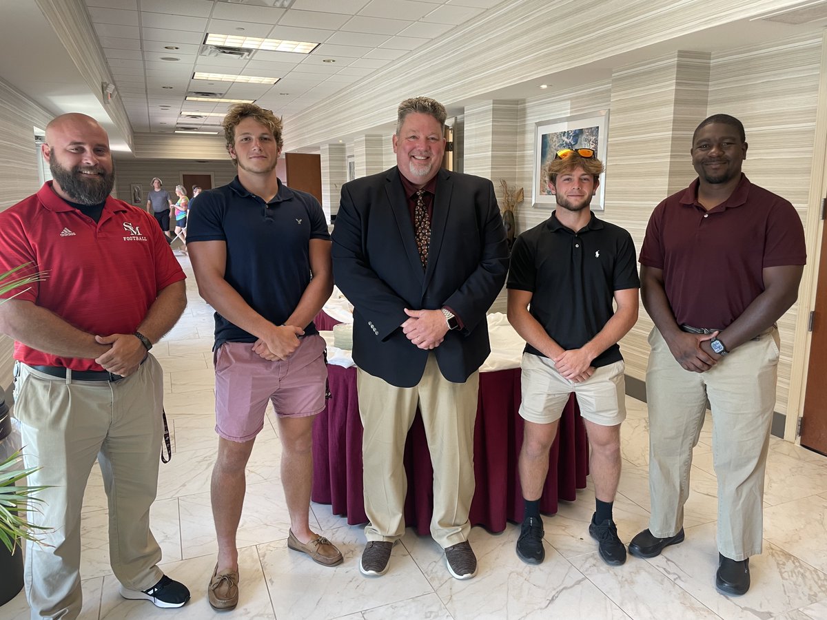 SuperRStephens's tweet photo. 🏈A big thank you to the Martinsburg Rotary for hosting our @BerkCoSchoolsWV football coaches and team captains today to kick off the season with food and fellowship! Good luck to all our athletics and fine arts students this season!

#BCSBack2Basics #wvprepfb https://t.co/AJNOHWkwOd