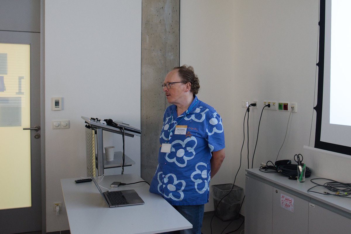 CEITEC_Brno's tweet photo. Day 9 of the #LISH22 #EMBOCourse🔬

Chair: @ReynaudEmmanuel 
🗣️@PavelTomancak: Light sheet microscopy - what is it good for?

#CEITECScience https://t.co/Z0Ur9Apx4K