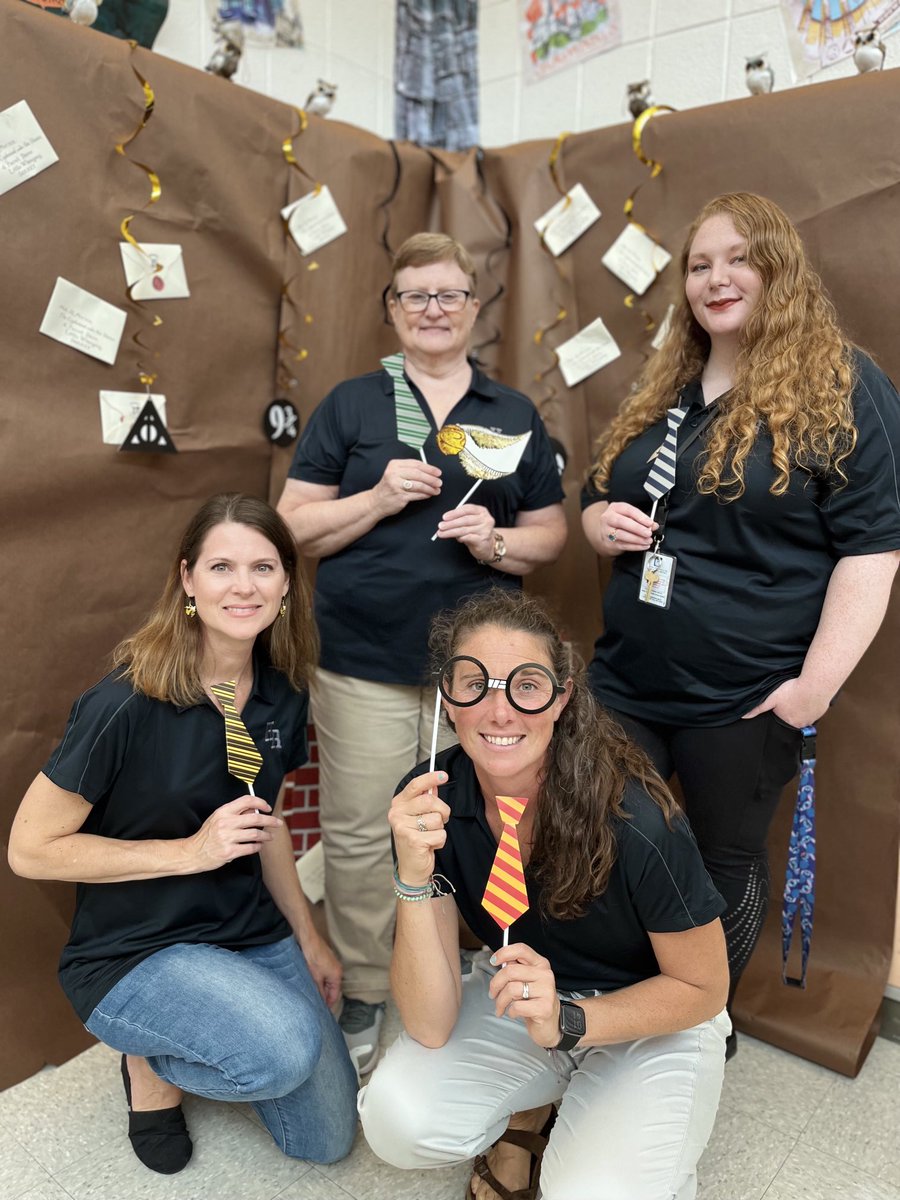 MandyLBaucom's tweet photo. The Phoenix Team teachers are looking forward to meeting the new Sixth-Years at Meet The Teacher tonight!🦉⁦@HollyRidgeMS⁩ https://t.co/HoDx4LJpQX