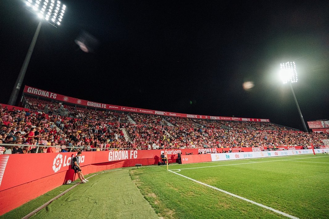 Michel8Sanchez's tweet photo. La primera victoria nos dio confianza. Podemos ganar a cualquier rival, pero tenemos que demostrar que nos podemos quedar en Primera durante mucho tiempo. Mañana os necesitamos, afición, nos vais a dar ese plus de ilusión e intensidad que es clave para el equipo.

#GironaFC https://t.co/t058cnMQ4l