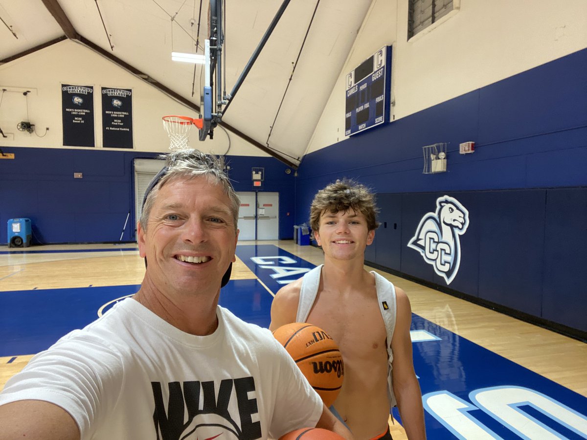 srcasey4's tweet photo. Well I walked him into preschool and then I dropped him off at college! Every moment in between has been AWESOME! Little sad and also excited for all God has in store for @rjcasey14   #caseyfambam. #waytoofast #longerroadtrips #myfavoritecamel. ❤️🐫 https://t.co/Qf6FTAaejE
