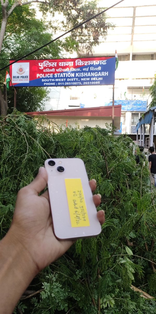 sanjayplal's tweet photo. After a Speedy investigation done by Delhi Police, the snatcher was caught and is behind bars and my phone is recovered and given to me I heartfully thank Delhi Police. @CPDelhi @DCPSouthDelhi @dcp_southwest https://t.co/AdAv21vOX0