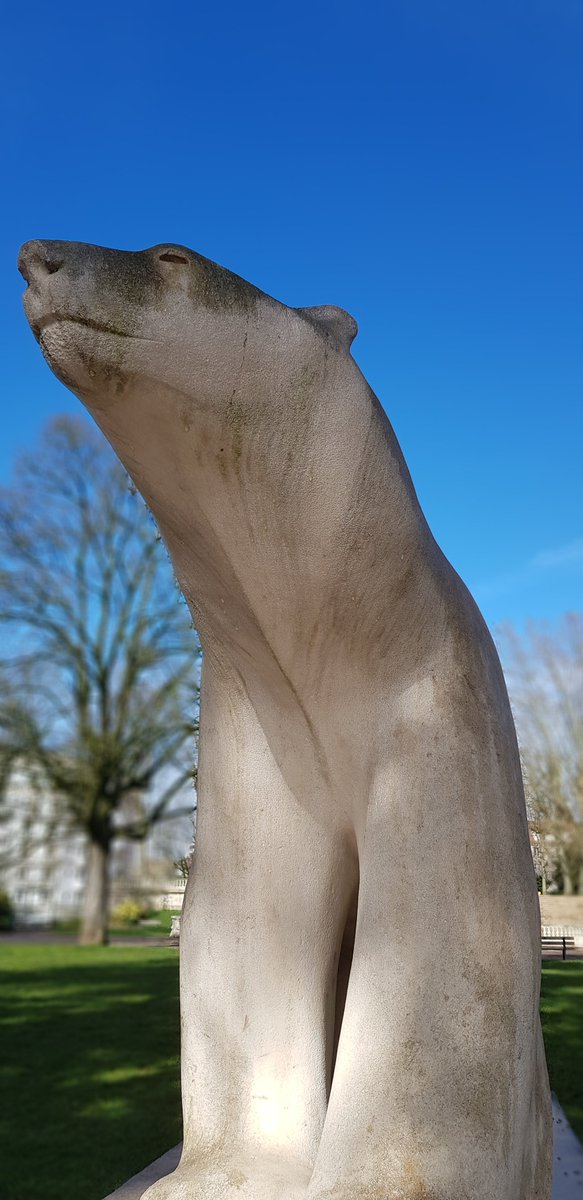 CatMo0105's tweet photo. @PARISMARAIS Ce jardin emblématique de la ville de @dijon est agréable en toutes saisons et il abrite le bel #OursPompon https://t.co/HXi3FPMk5x