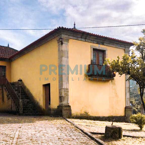 premiumimo22's tweet photo. Quinta com décadas de história, situa-se perto da barragem do Carrapatelo no rio Douro e confronta com a Estrada Nacional 222, conhecida como a "melhor estrada do mundo".
#quintanodouroparavenda #Quinta #douro #compra #investimento #premiumimobiliaria #cinfaes #venda https://t.co/aizBW9xGBx