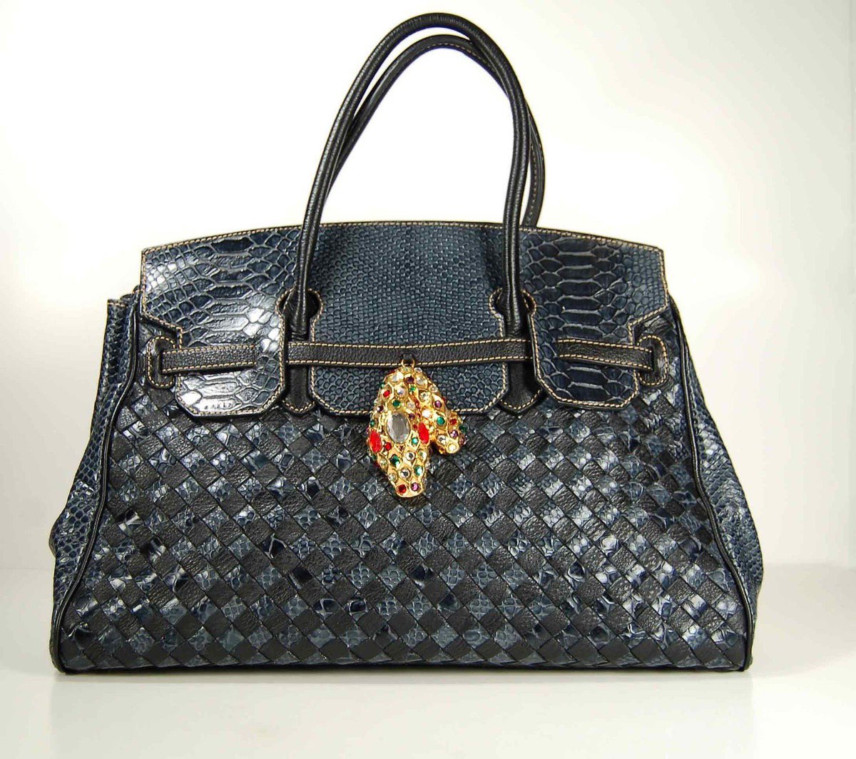 noveltyvint's tweet photo. Vintage 1990s Bedazzled Blue snake MEDALLION woven genuine leather Birkin style satchel bag XL #y2k #bedazzledlogo #jeweledmedallion #birkinpythonstyle #wovensatchel #snakemedallion #janebirkinstyle #wovenbag https://t.co/vLATq7OVhm #vintageetsysociety #vintageetsyteam https://t.co/kp5xJCCLrI