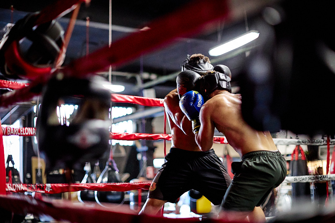 EntrenaBCN's tweet photo. ❤️ Boxing
📸 @onlybwboxing
#boxinglife #trainingday #entrenadorpersonal #boxingtraining #personaltraining #sportsperformance #strenghttraining #getstrong #teamtraining #animalflow #fitgoals #boxinggear #boxingconditioning #healthfitness #getfitstayfit https://t.co/QXkuNpO1Yh