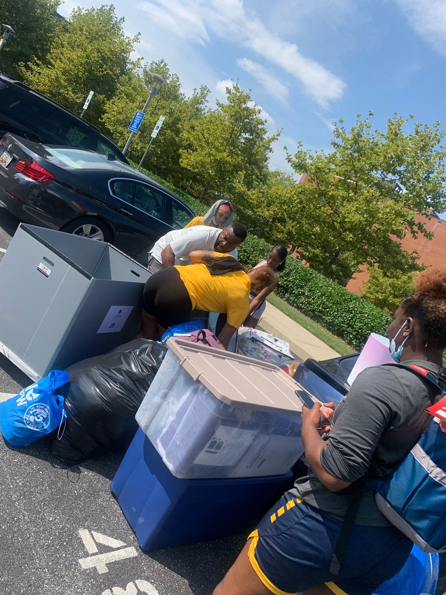 CoppinStateWBB's tweet photo. Move in day at Coppin with some helping hands 🦅💛💙  

Welcome back everyone 🤩 https://t.co/k0MemGe9XG