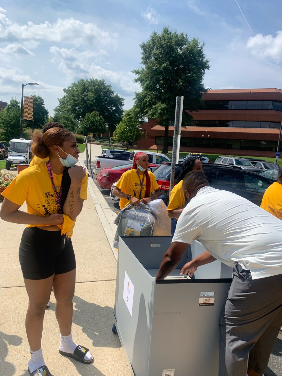 CoppinStateWBB's tweet photo. Move in day at Coppin with some helping hands 🦅💛💙  

Welcome back everyone 🤩 https://t.co/k0MemGe9XG