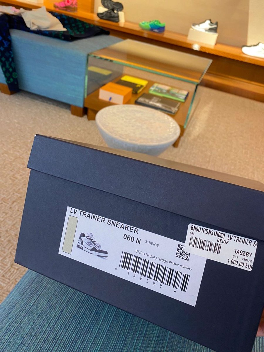 Winnie98109568's tweet photo. A new shoe in the store
I'll try to chase one https://t.co/AA8D6iSiuW