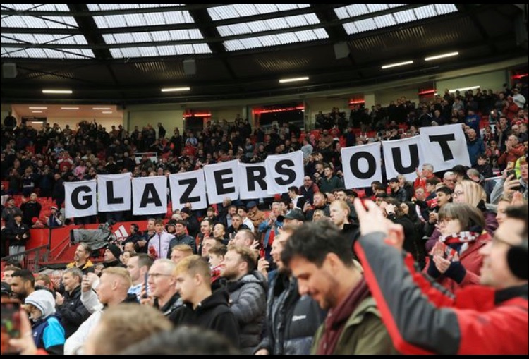The__1958's tweet photo. The club is acting like a police state censoring the press and social media to dampen the protests.

We are having an impact! 🔥

They treat us like idiots. This club belongs to the fans! 

Plans for Arsenal announced soon. 

Time to CHANGE IT UP!

We will not be silenced🇾🇪 https://t.co/rMLQDpqAqL