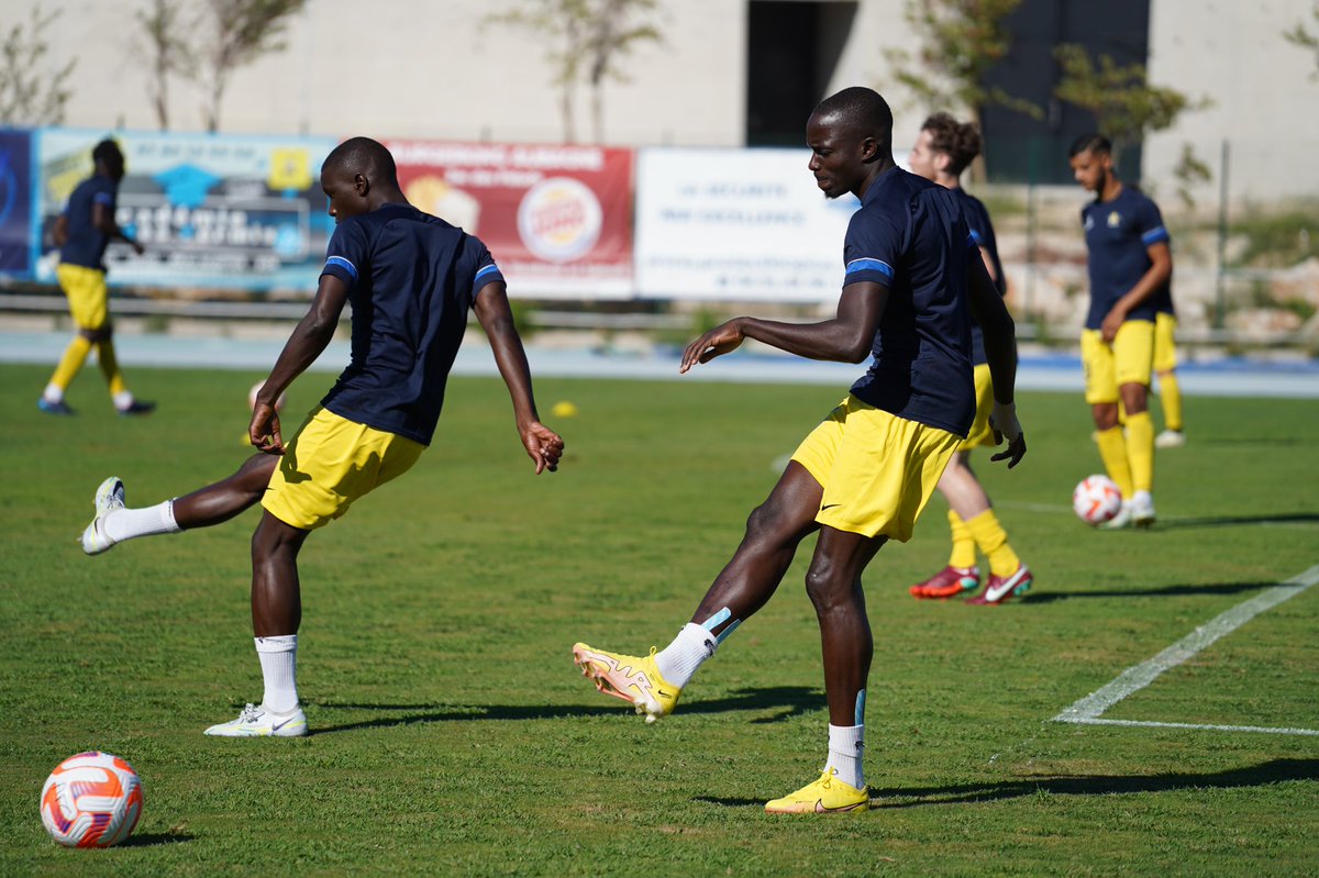 SavaneM5_'s tweet image. Première victoire à la maison 3-1 VS Louhans Cuiseaux. Rdv samedi à Ales pour la seconde journée de championnat 🟡🔵 #Revenge #Cinco @AubagneFoot