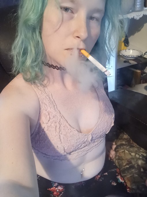 #smokingfetish is definitely my favorite 😍 look how sexy I am!! https://t.co/22IQSHhsgX<a href="/tag/smokingfetish"class="tags">#smokingfetish</a>